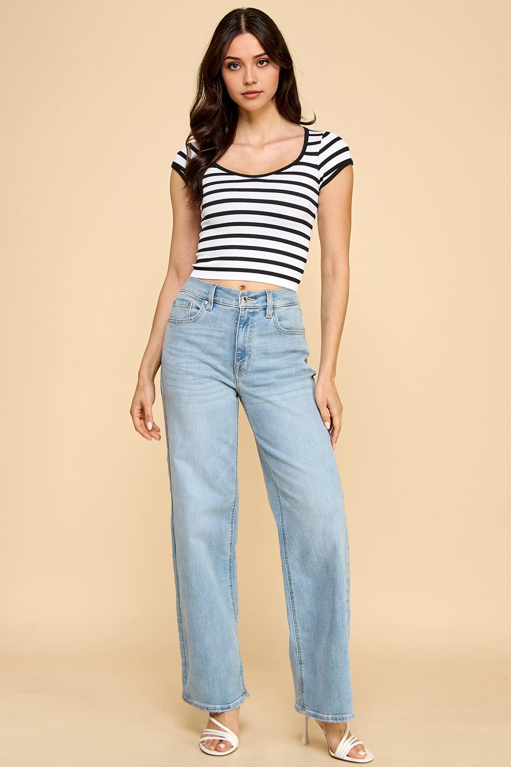 Striped Ribbed Crop Top: Black & White Scoop Neck Tee - QU42