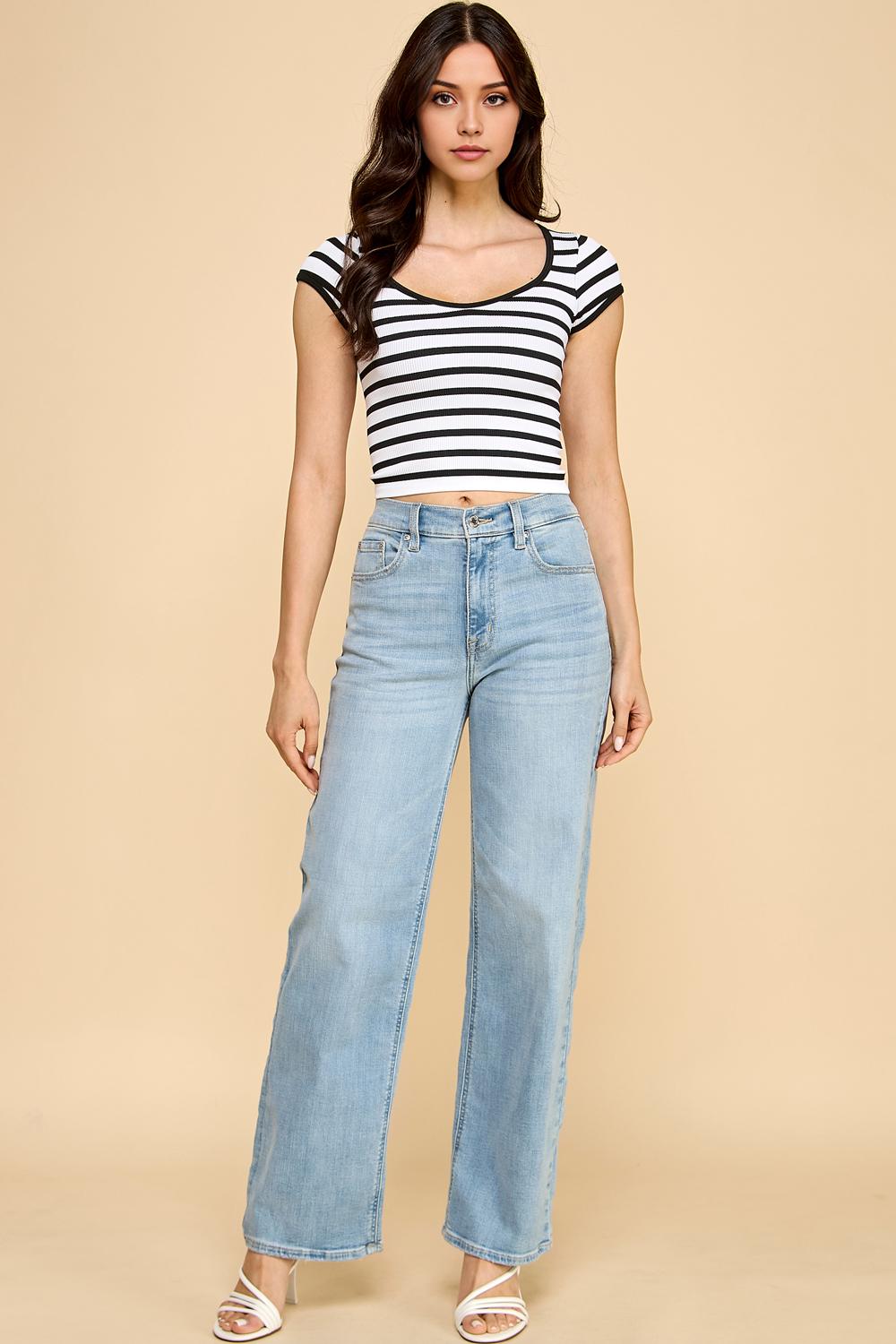 Striped Ribbed Crop Top: Black & White Scoop Neck Tee - QU42