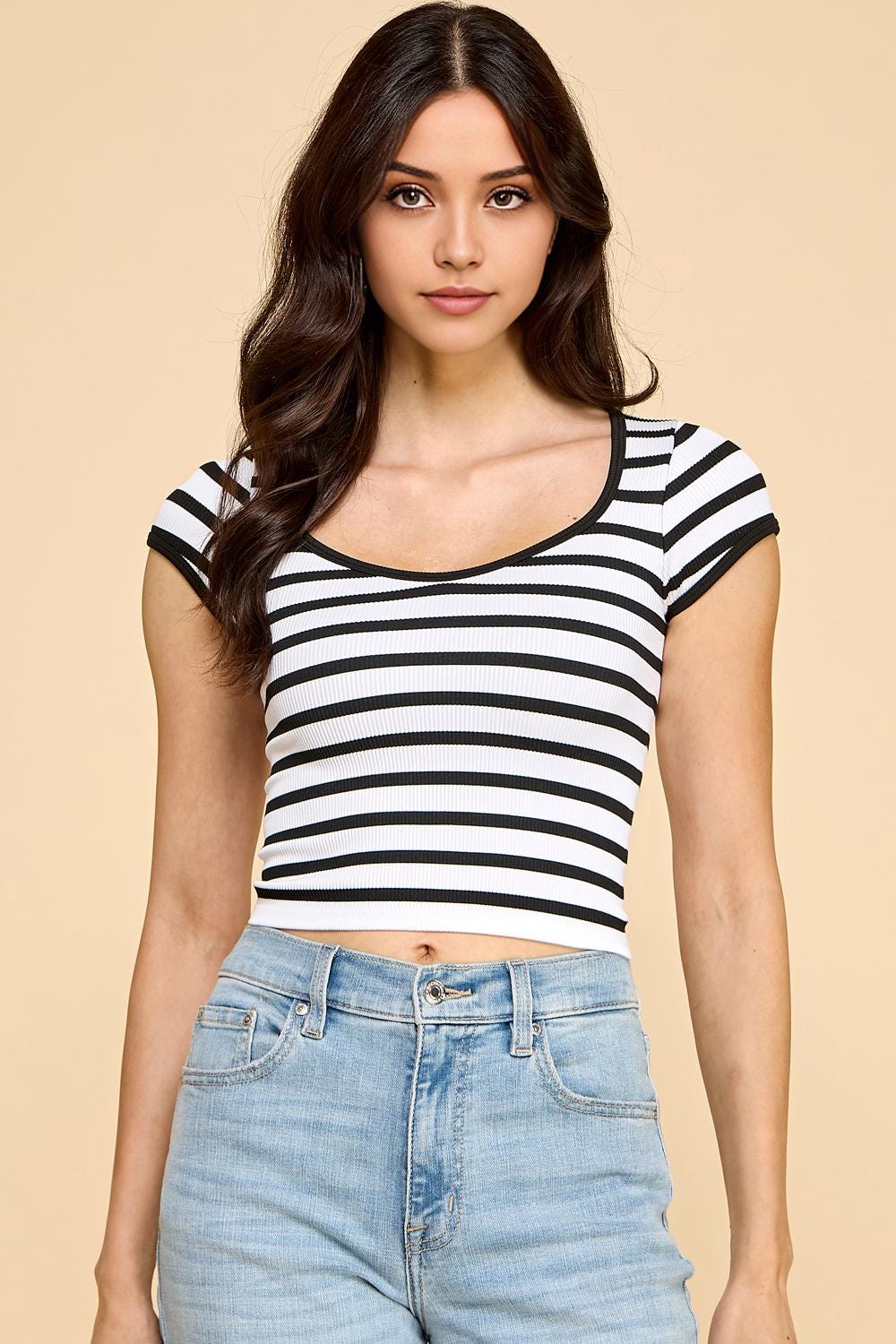 Striped Ribbed Crop Top: Black & White Scoop Neck Tee - QU42