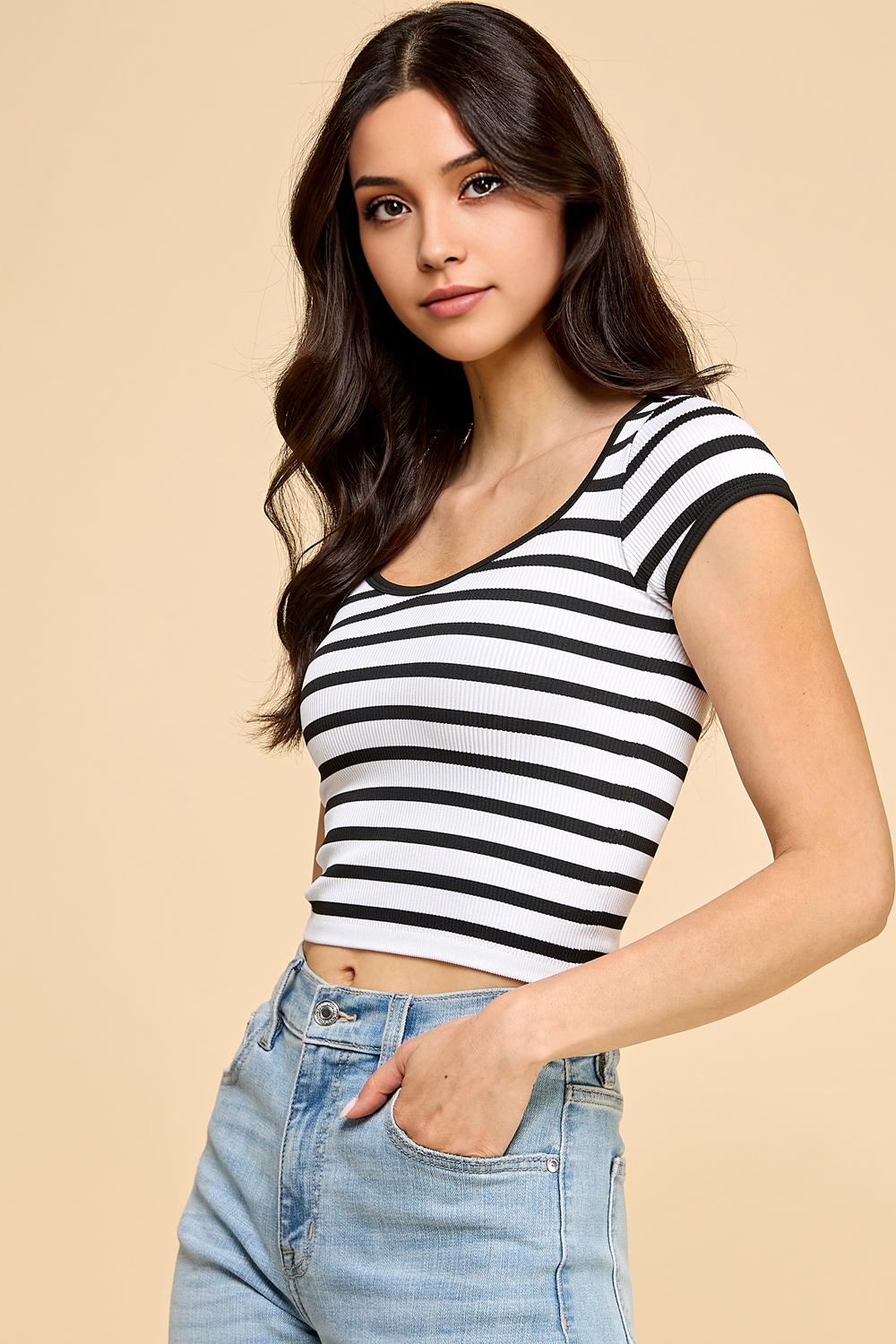 Striped Ribbed Crop Top: Black & White Scoop Neck Tee - QU42