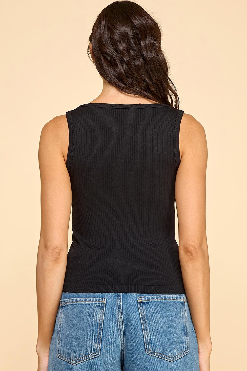 Seamless Ribbed Tank Top with Sparkling Rhinestones – Elegant Fitted Sleeveless