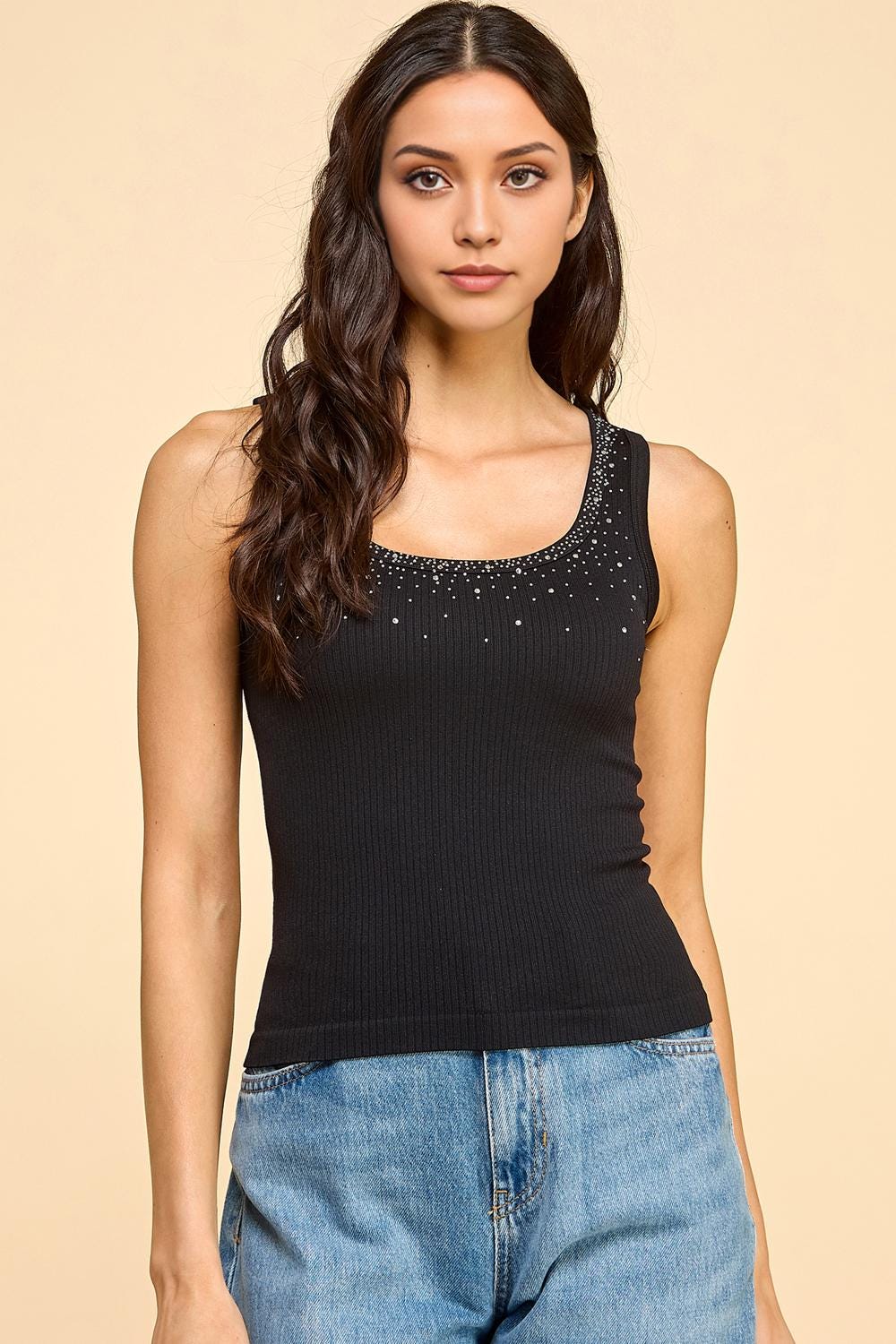 Seamless Ribbed Tank Top with Sparkling Rhinestones – Elegant Fitted Sleeveless